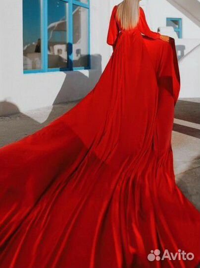 Летящее платье со шлейфом прокат