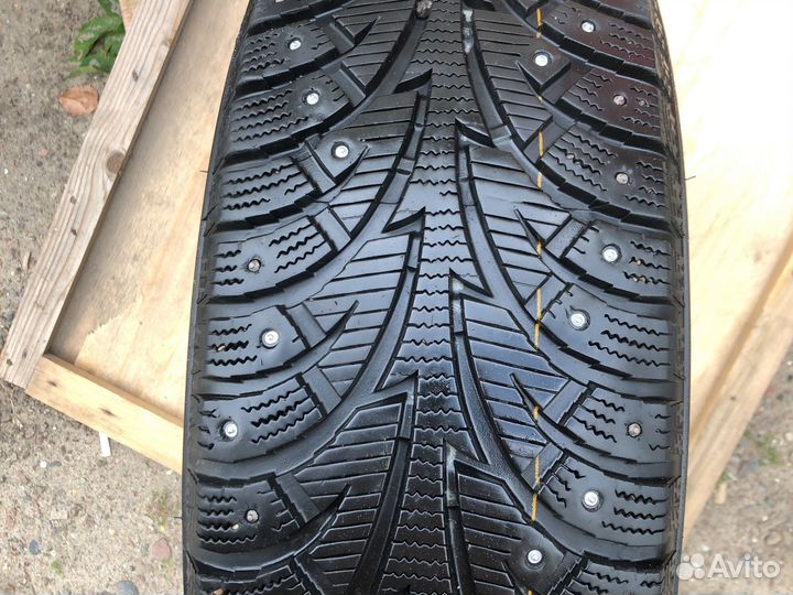 Hankook Winter I'Pike 215/65 R17 98T
