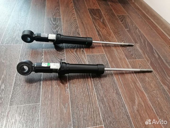 Продам стойки задние