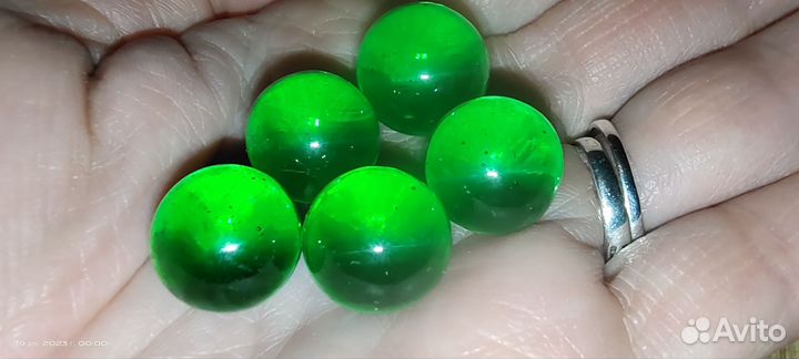 Стеклянные шарики зеленые