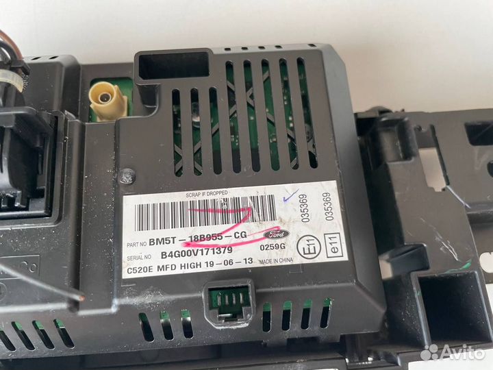 Цветной информациoнный дисплей Fоrd Fосus 3