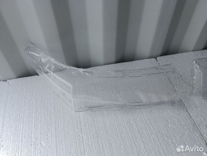 Стекло фары левое / правое Toyota Corolla 12-16