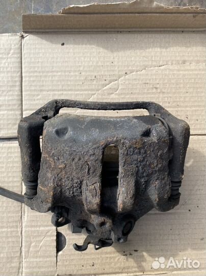 Суппорт передний Citroen C5