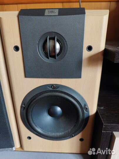 Акустические колонки JBL