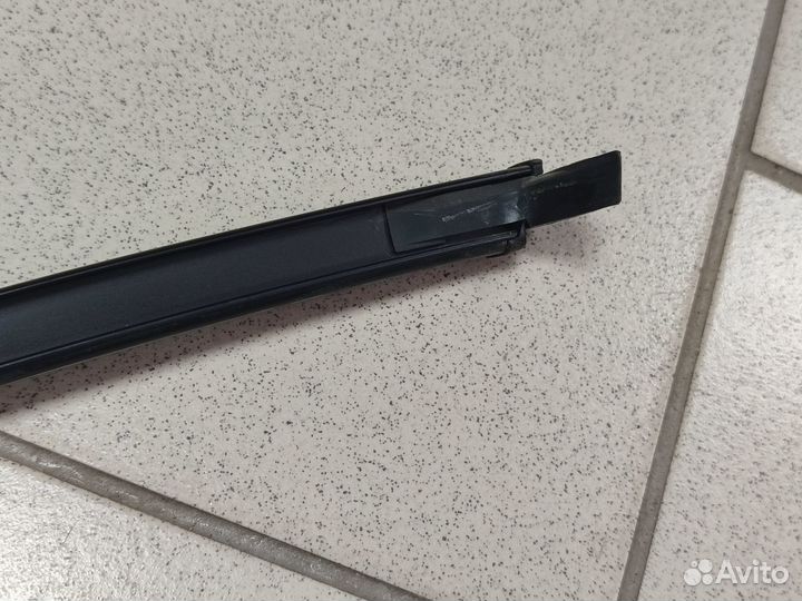 Направляющая стекла задняя левая LC 200 2007-21