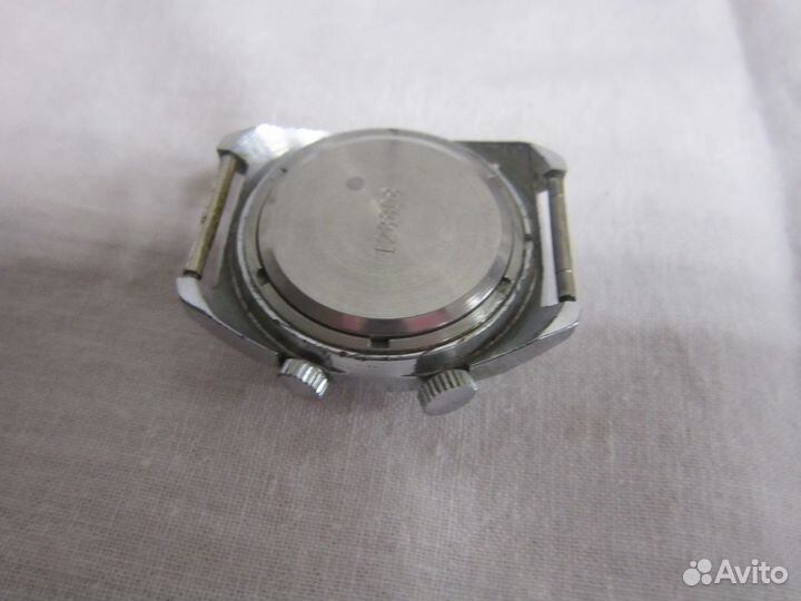 Часы механические с боем. Часы на ручные Победа