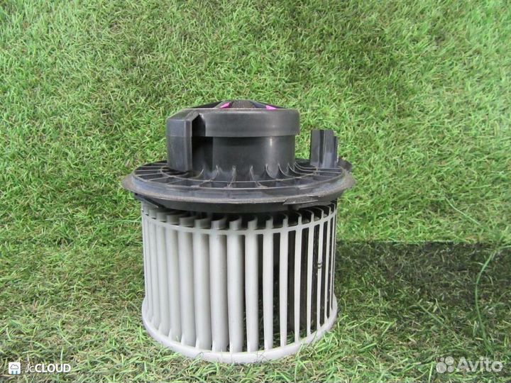 Мотор печки на nissan tiida latio SC11 HR15DE