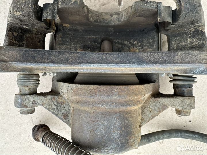 Суппорт передний правый Kia Ceed ED