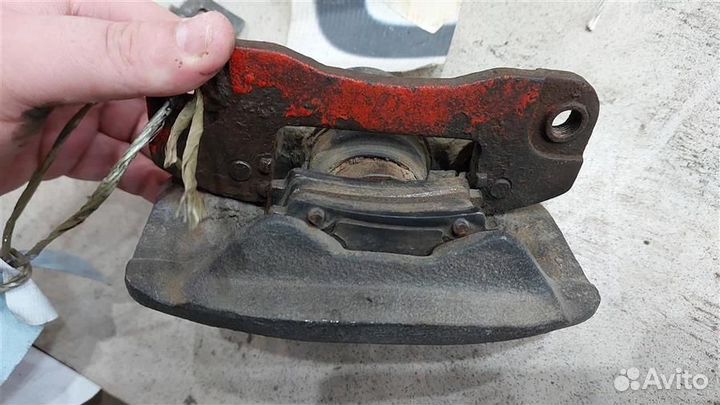 Суппорт задний правый Mitsubishi Pajero, Montero