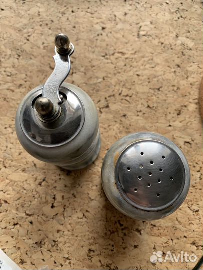 Солонка и перечница мельница мрамор