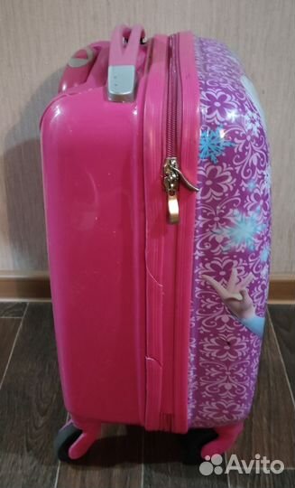 Детский чемодан на колесиках