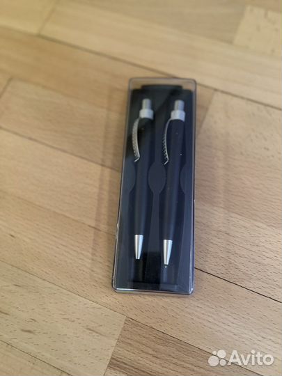 Ручка и автоматический карандаш