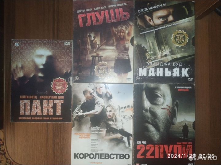 Dvd диски и vhs кассеты