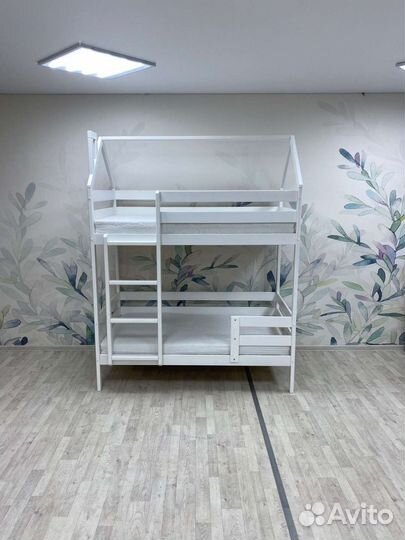 Детская двухэтажная кровать