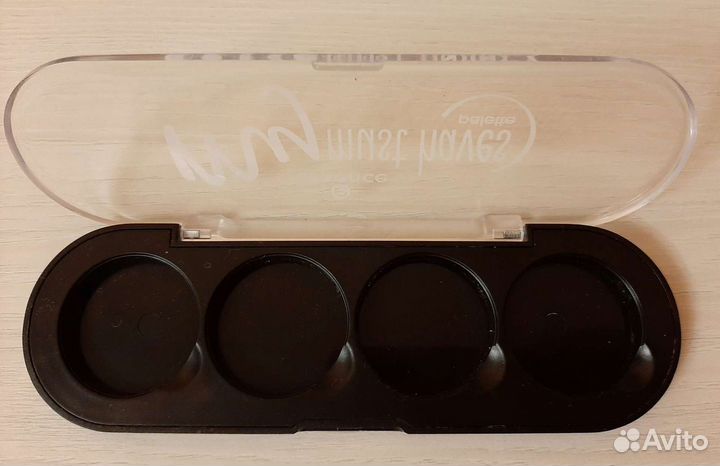 Бокс для типсов и палетка для теней