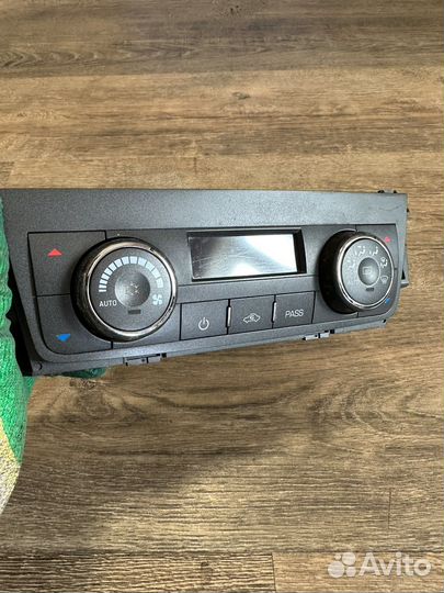 Cadillac srx блок управления печкой