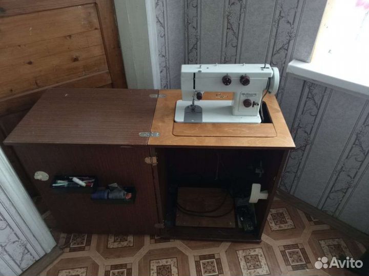 Швейная машина Чайка 143