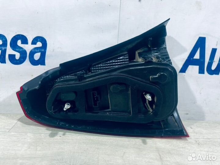 Фонарь задний правый Renault Logan седан K7M 2011