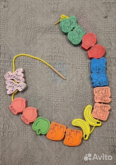 Игрушка шнуровка бусы