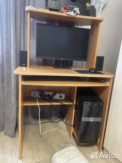 Компьютерный стол