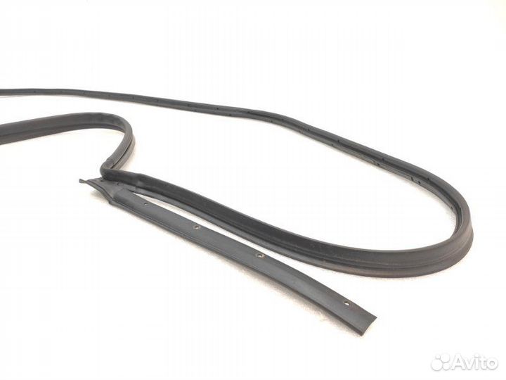 Уплотнитель двери задний правый Nissan Qashqai J11