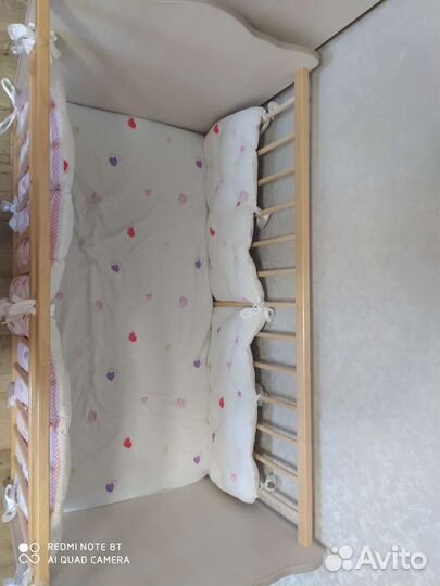 Детская кроватка с маятником