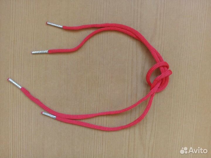 Шнурки для обуви с железными наконечниками красные