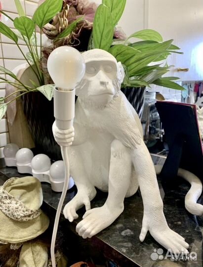 Настольная лампа