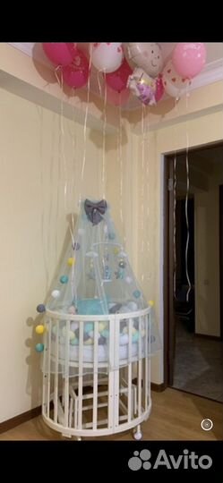 Детская кроватка с маятником