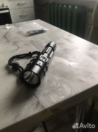 Тактический фонарь подствольный