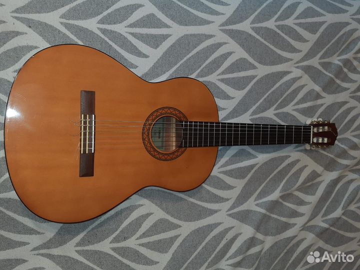 Счастливая гитара Yamaha C-40 с чехлом