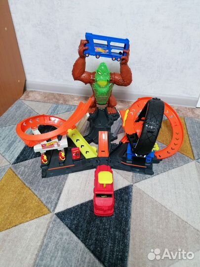 Hot wheels набор игровой атака бешеной гориллы