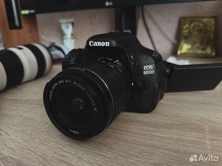 Зеркальный фотоаппарат Canon EOS 600D Kit