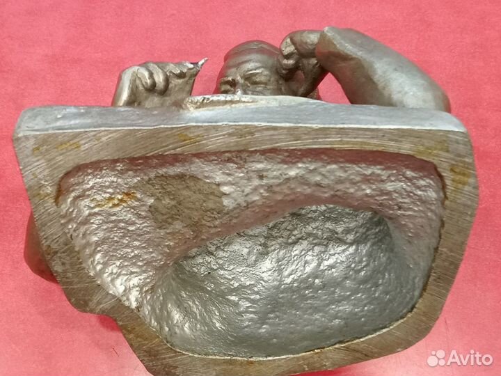 Статуэтка и бюст