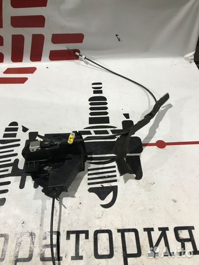 Замок двери передней правой Nissan Juke I (2010—2014)