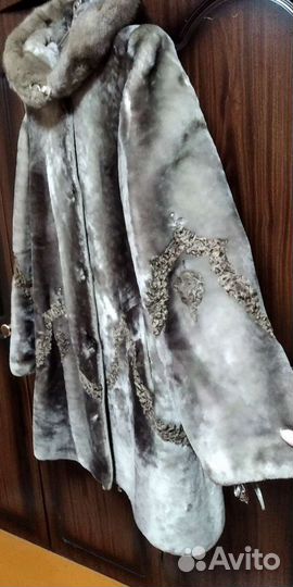 Шуба мутоновая с капюшоном