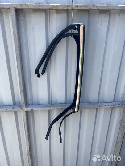 Уплотнитель стекла задний левый opel astra j