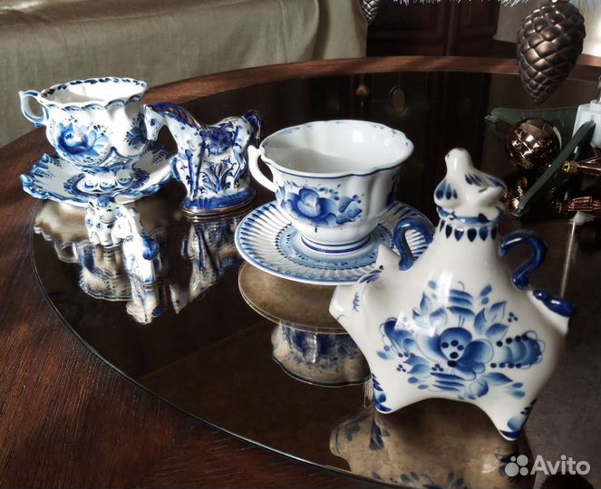 Чашка чайная с блюдцем и фигурки. Гжель