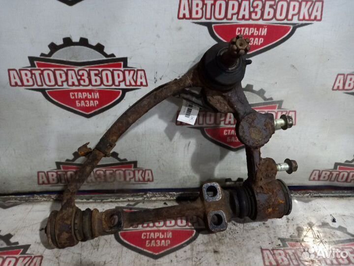 Рычаг верхний передний левый Toyota Hiace KZH116