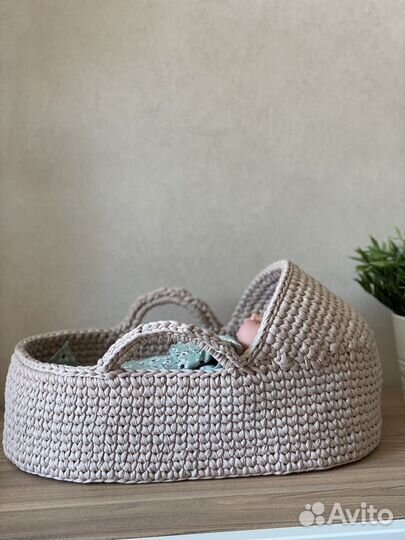 Вязаная люлька для куклы