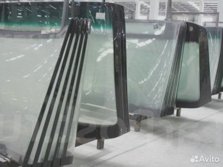 Стекло заднее правое боковое Caterpillar