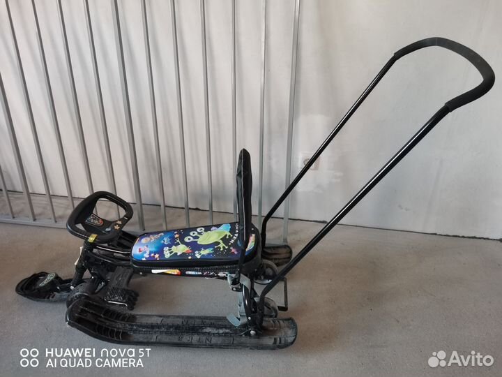 Детский снегокат с колесами