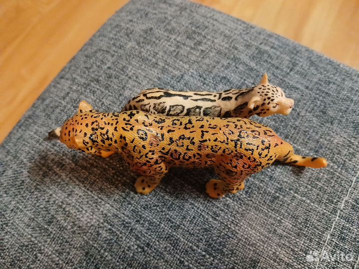 2 фигурки диких кошек
