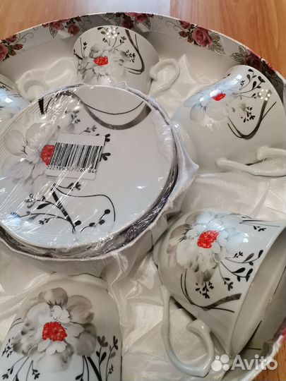 Чайный сервиз новый на 6 персон круглая коробка