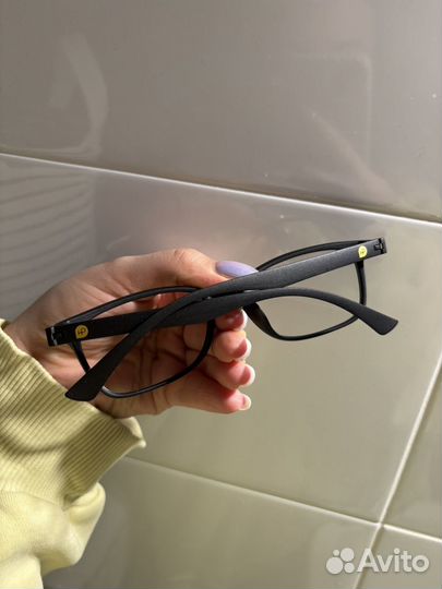 Blue light blocking glasses