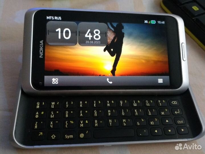Nokia E7