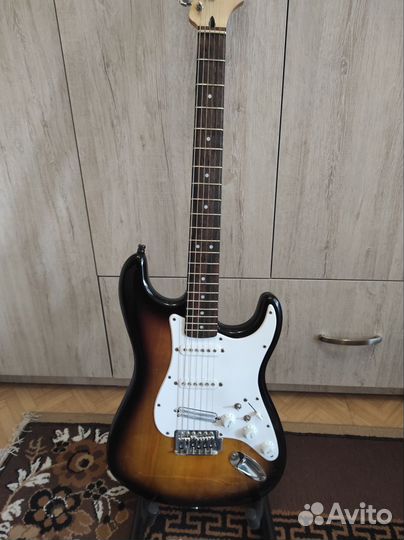 Электрогитара fender squire Stratocaster bullet sb