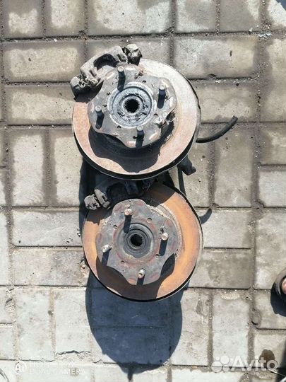 Поворотный кулак нисан сани 1.5 84г