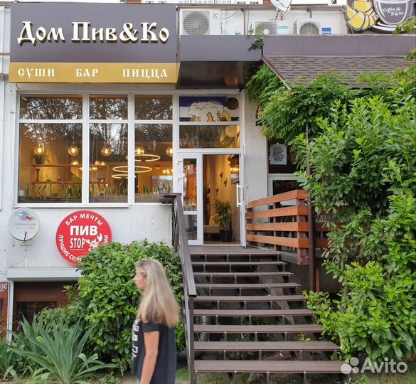 Бармен официант