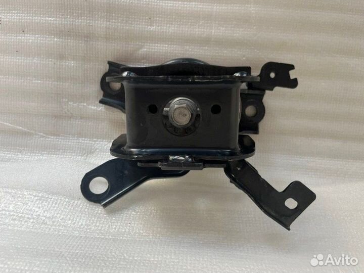 Подушка двигателя правая Toyota Camry V70/V75